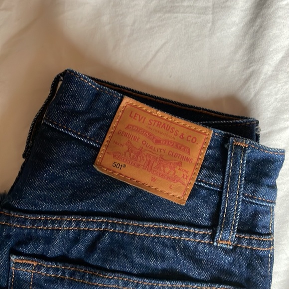 Levi’s 501 Original Straight Leg Jeans - Picture 5 of 8